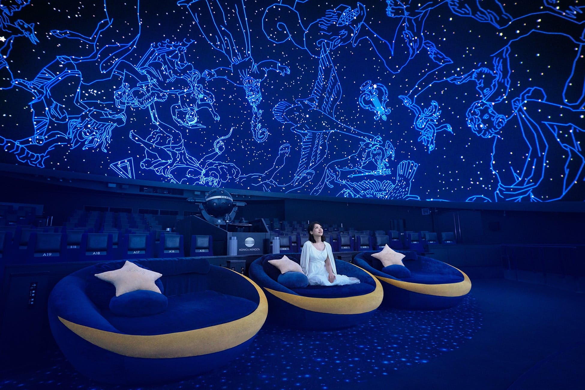 コニカミノルタプラネタリウムのドームと三日月シート